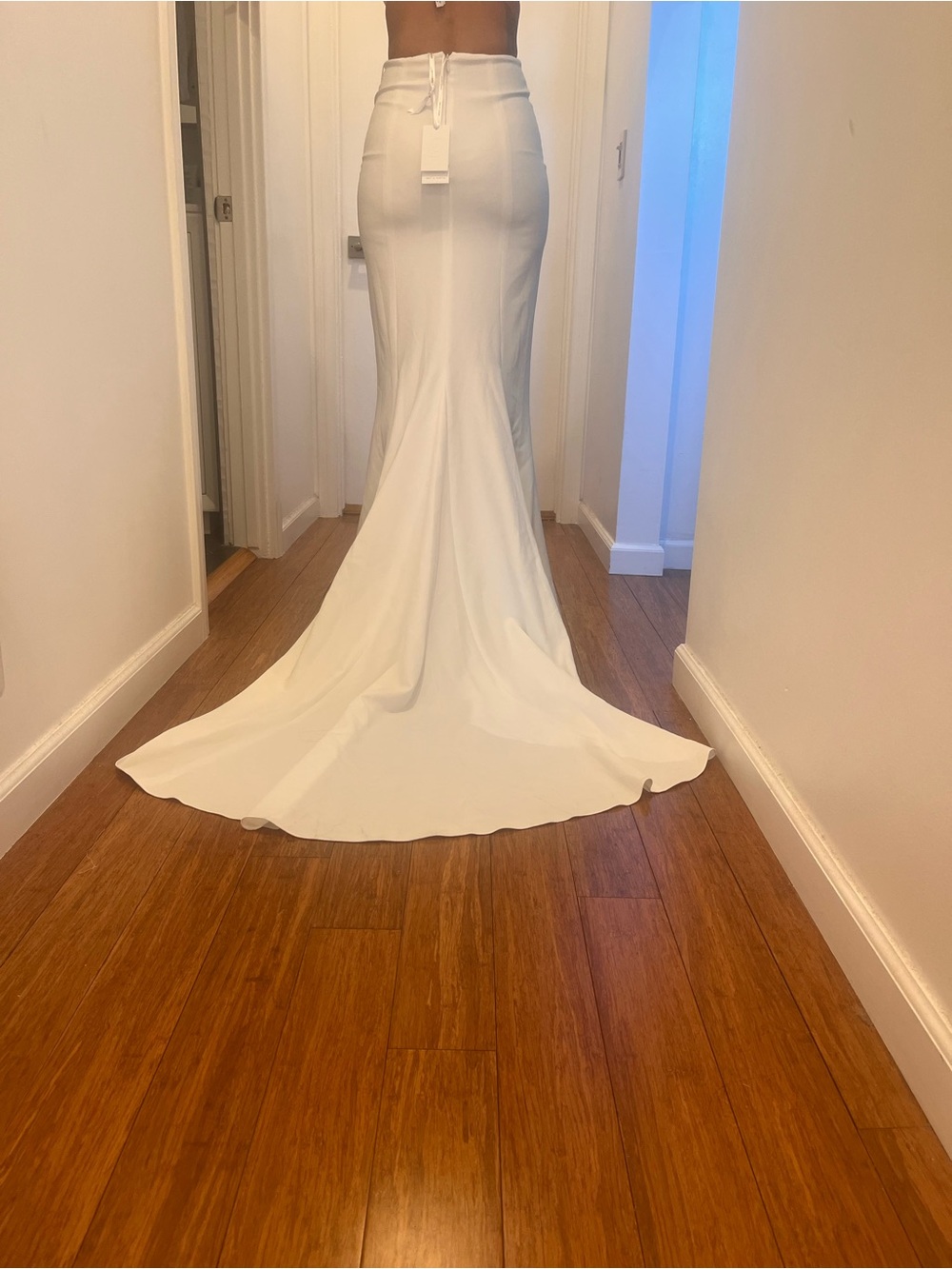 Elegant White Fitted Mermaid Skirt w/ Train
